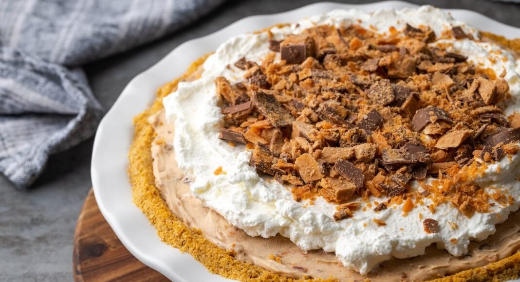 Butterfinger Pie | Cookies and Cups