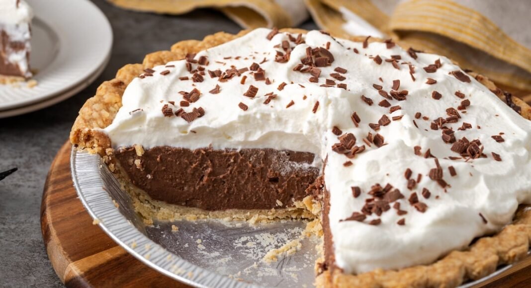 Chocolate Pudding Pie | Cookies and Cups