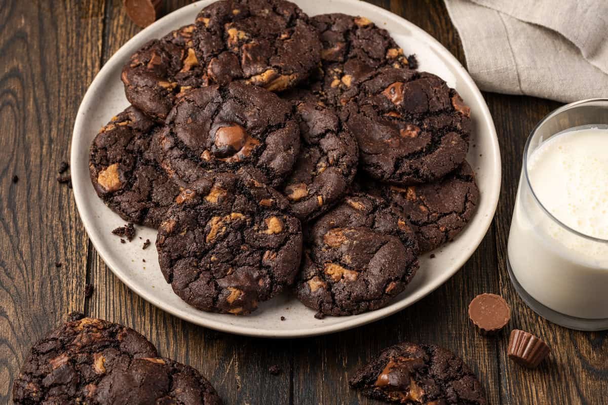 Peanut Butter Chocolate Cookies | Cookies and Cups