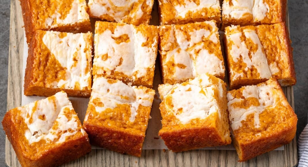 Pumpkin Cream Cheese Bars | Cookies and Cups