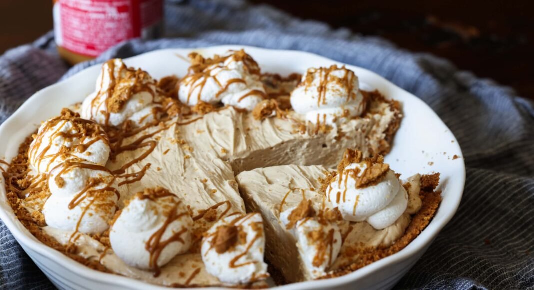 Cookie Butter Pie - Cookies and Cups