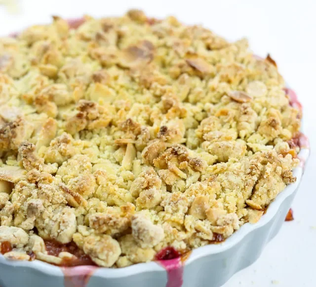 15 Vegan Crumbles, Crisps and Cobblers – One Green Planet