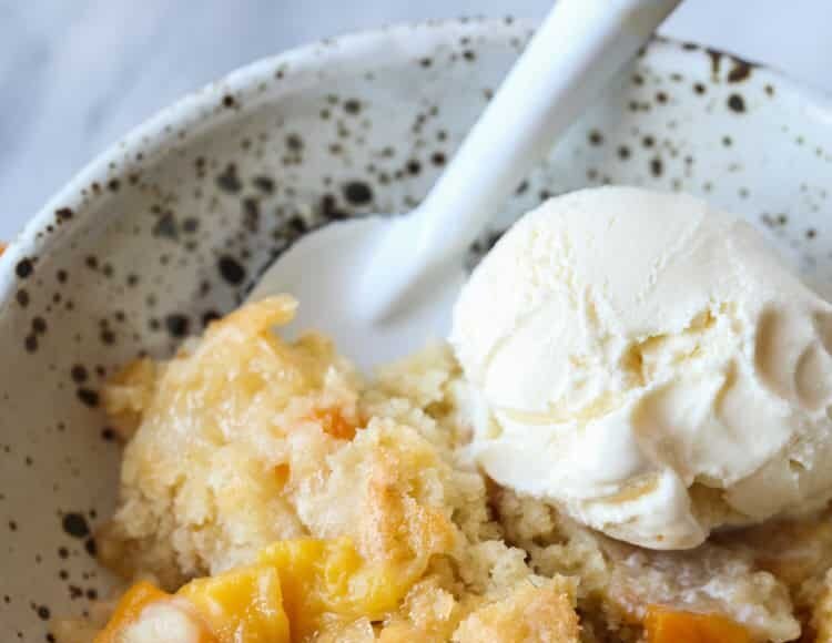 Easy Peach Cobbler Recipe | Cookies and Cups