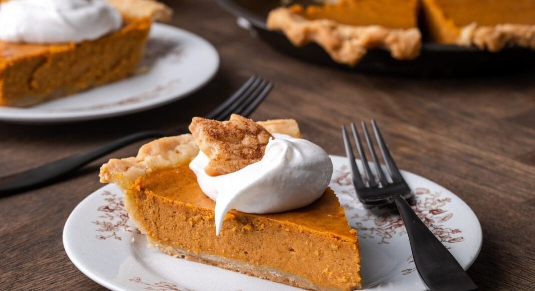 Easy Homemade Pumpkin Pie | Cookies and Cups