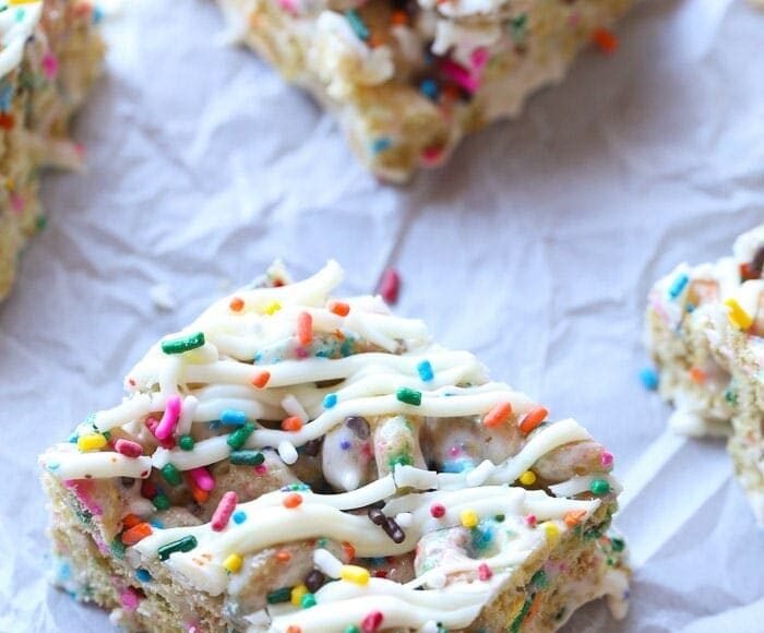 Sprinkle Donut Marshmallow Squares are adorable, gooey and totally fun!