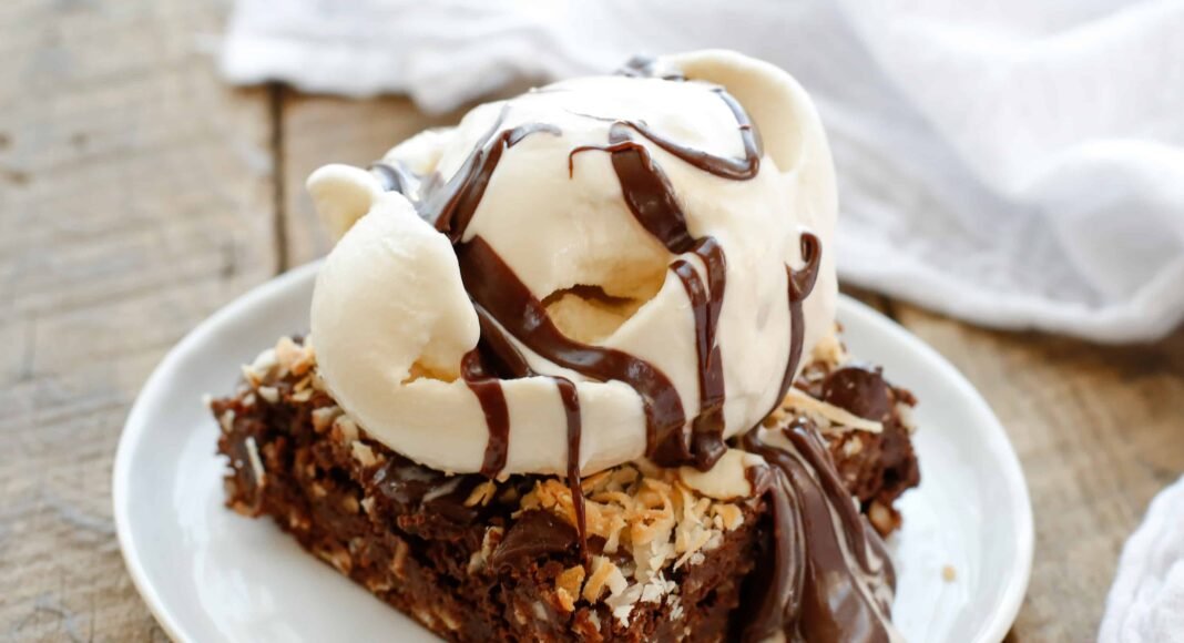 Easy Hot Fudge Sauce - Barefeet in the Kitchen