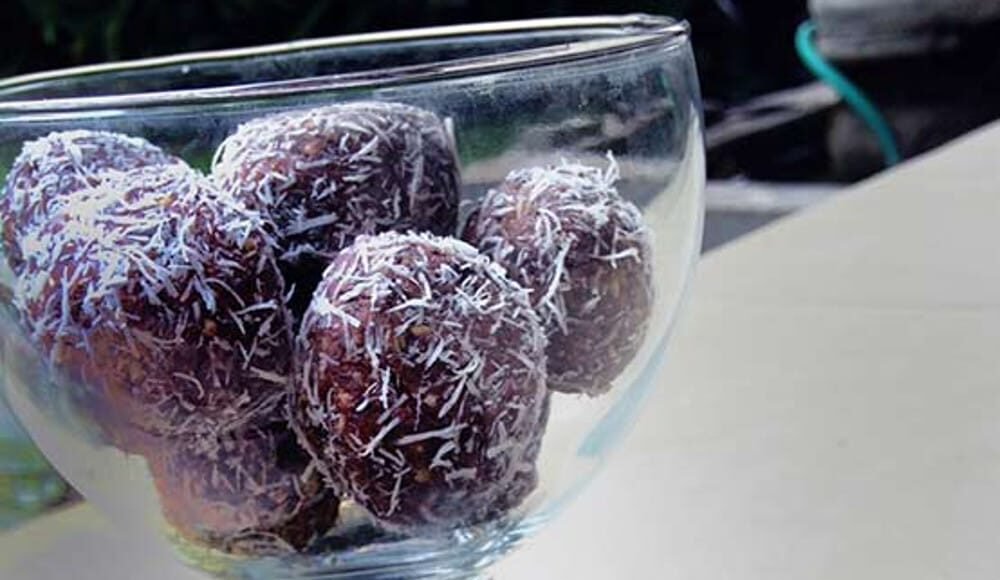 Raw Chocolate Brownie Balls [Vegan] – One Green Planet