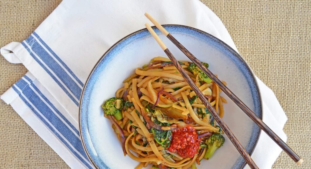 Indonesian Veggie Stir-Fried Noodles [Vegan] – One Green Planet