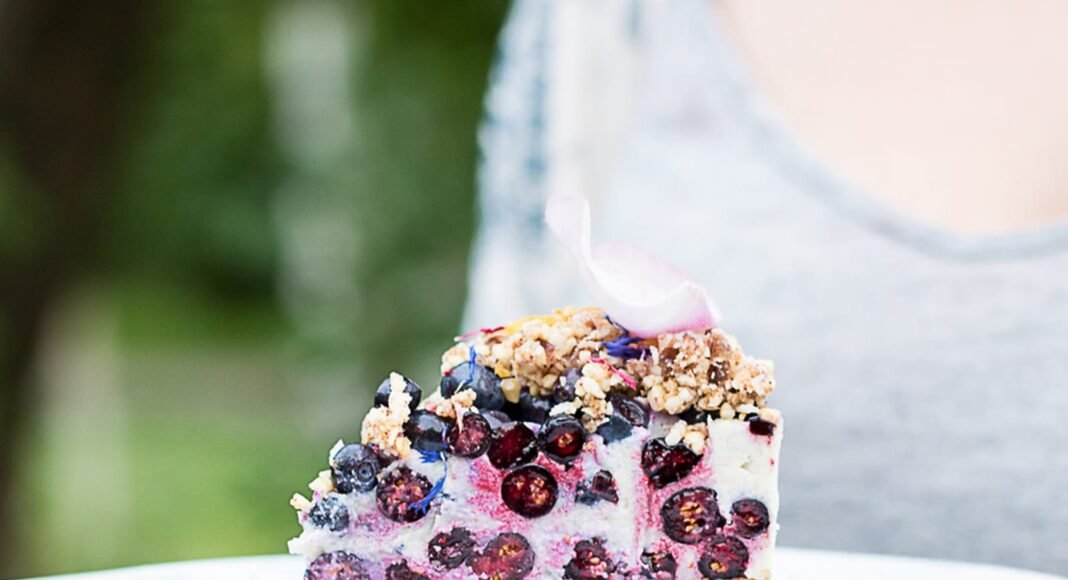 BLUEBERRY CRUMBLE CAKE