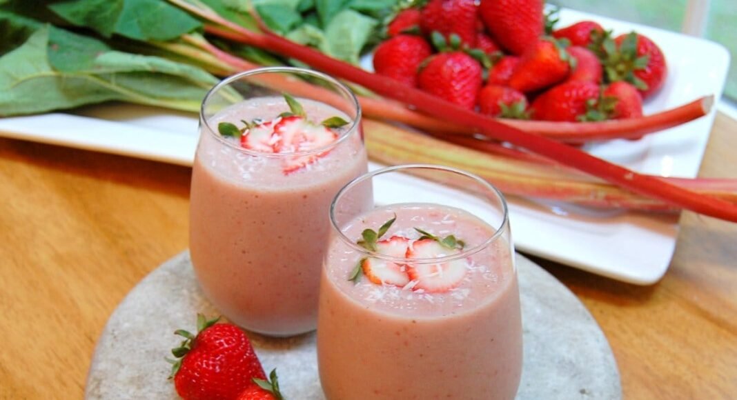 Strawberry Rhubarb Smoothie [Vegan] – One Green Planet