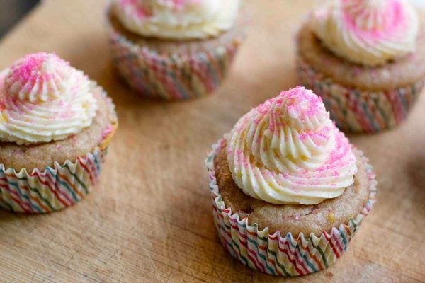 Strawberry Vanilla Lemonade Cupcakes [Vegan] – One Green Planet