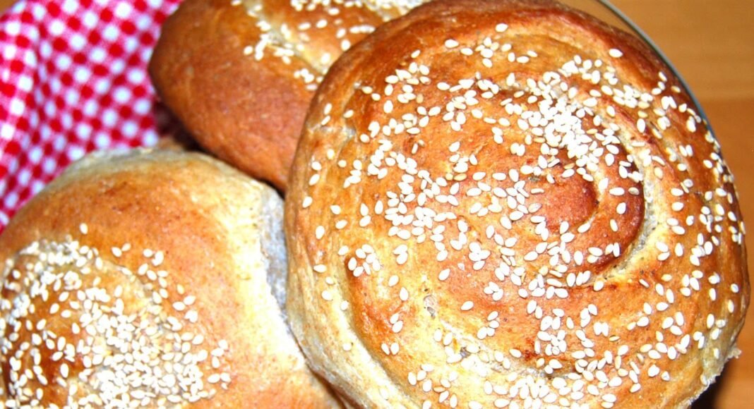 Whole-Wheat Garlic and Herb Sandwich Buns [Vegan] – One Green Planet