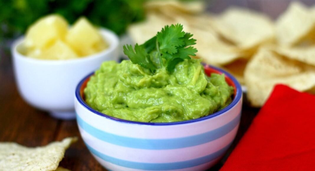 Pineapple Guacamole [Raw Vegan] – One Green Planet