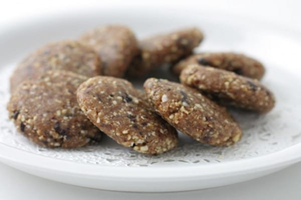 Heart Healthy Raw Pecan Spice Delight Cookies [Vegan] – One Green Planet