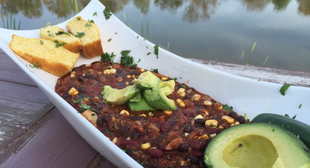 Red Quinoa and Black Bean Beer Chili [Vegan] – One Green Planet