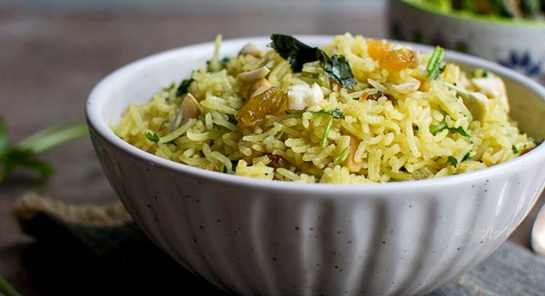 Curried Rice With Raisins and Cashews [Vegan] – One Green Planet