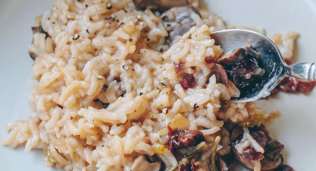 Baked Mushroom Risotto With Rosemary and Dried Cranberries [Vegan] – One Green Planet