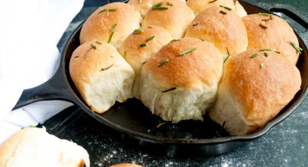Thanksgiving Skillet Rolls [Vegan] – One Green Planet